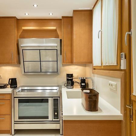 Vouliagmeni'S Elegance By Acropolis Suites Aten Exteriör bild