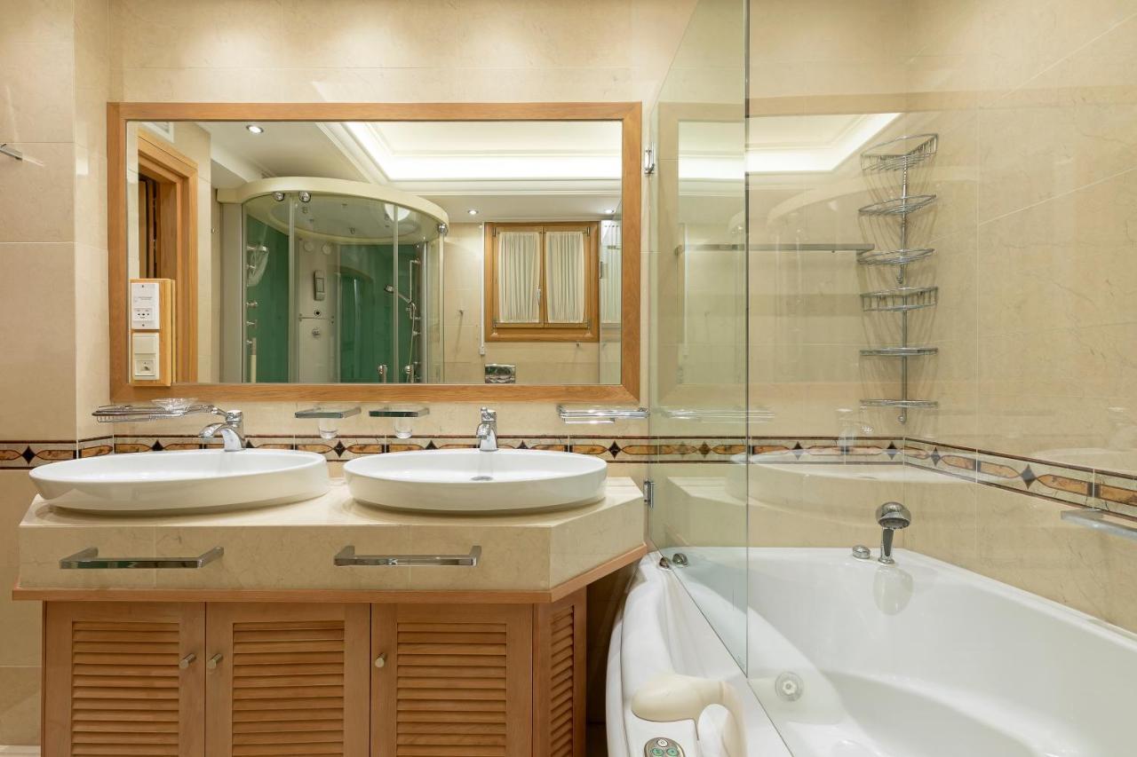 Vouliagmeni'S Elegance By Acropolis Suites Aten Exteriör bild
