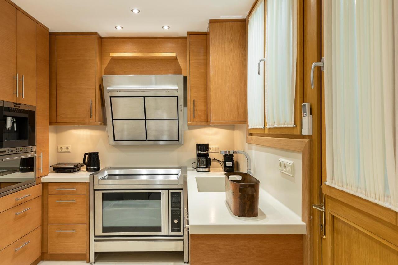 Vouliagmeni'S Elegance By Acropolis Suites Aten Exteriör bild