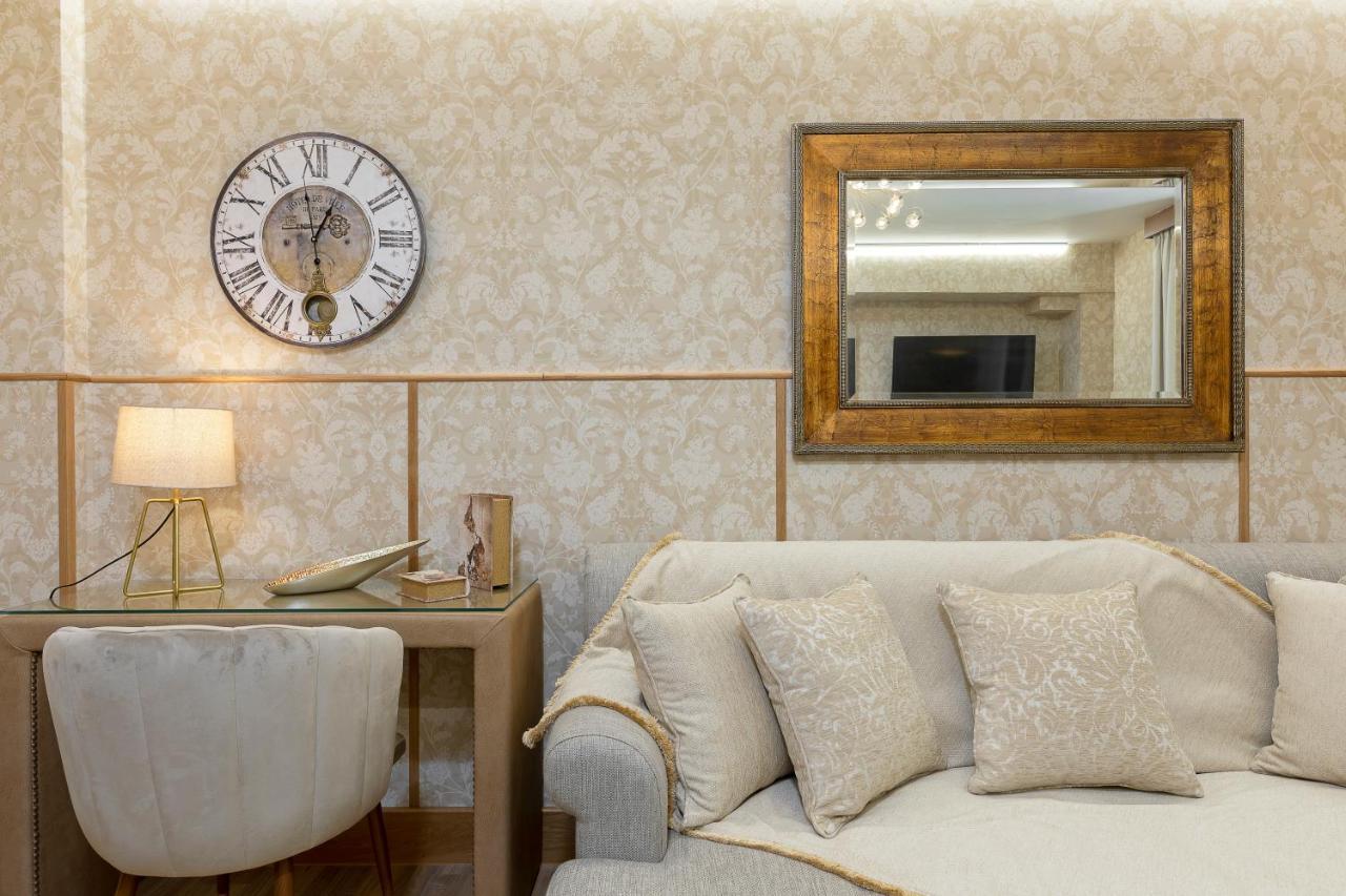 Vouliagmeni'S Elegance By Acropolis Suites Aten Exteriör bild
